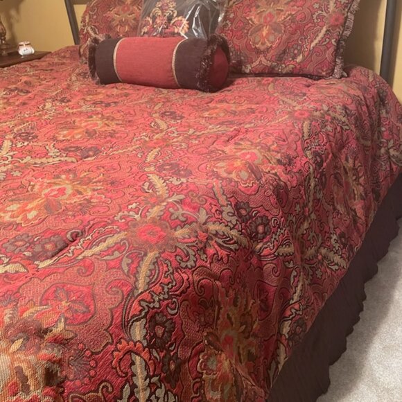 Biltmore Mirabella Queen Comforter Set - Picture 1 of 4